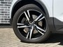 Volvo XC40 Plug-in Hybrid T5 R-Design | Trekhaak | Panoramadak | Harman Kardon Audio | Achteruitrijcamera | Stoelverwarming | Verwarmde Voorruit | Navigatie | BLIS | Cruise Control Adaptief | LED Koplampen Adaptief