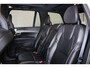 Volvo XC90 T8 Twin Engine AWD R-Design - Bowers & Wilkins - Luchtvering - Carbon interieurafwerking - Panoramisch schuif-/kanteldak - Head up display - IntelliSafe Assist & Surround - Getint glas - Gelamineerd glas - Schakelpaddles op verwarmbaar stuurwiel - 360º camera - Parkeersensoren voor & achter - Voorstoelen en buitenste zitplaatsen 2e zitrij verwarmbaar - Geïntegreerde kinderzitverhoger middelste zitplaats 2e zitrij - DAB - Keyless - Apple® CarPlay - Android Auto - Full LED koplampen met bochtenverlichting - 20' LMV