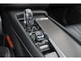 Volvo XC90 T8 Twin Engine AWD R-Design - Bowers & Wilkins - Luchtvering - Carbon interieurafwerking - Panoramisch schuif-/kanteldak - Head up display - IntelliSafe Assist & Surround - Getint glas - Gelamineerd glas - Schakelpaddles op verwarmbaar stuurwiel - 360º camera - Parkeersensoren voor & achter - Voorstoelen en buitenste zitplaatsen 2e zitrij verwarmbaar - Geïntegreerde kinderzitverhoger middelste zitplaats 2e zitrij - DAB - Keyless - Apple® CarPlay - Android Auto - Full LED koplampen met bochtenverlichting - 20' LMV