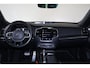 Volvo XC90 T8 Twin Engine AWD R-Design - Bowers & Wilkins - Luchtvering - Carbon interieurafwerking - Panoramisch schuif-/kanteldak - Head up display - IntelliSafe Assist & Surround - Getint glas - Gelamineerd glas - Schakelpaddles op verwarmbaar stuurwiel - 360º camera - Parkeersensoren voor & achter - Voorstoelen en buitenste zitplaatsen 2e zitrij verwarmbaar - Geïntegreerde kinderzitverhoger middelste zitplaats 2e zitrij - DAB - Keyless - Apple® CarPlay - Android Auto - Full LED koplampen met bochtenverlichting - 20' LMV