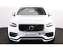 Volvo XC90 T8 Twin Engine AWD R-Design - Bowers & Wilkins - Luchtvering - Carbon interieurafwerking - Panoramisch schuif-/kanteldak - Head up display - IntelliSafe Assist & Surround - Getint glas - Gelamineerd glas - Schakelpaddles op verwarmbaar stuurwiel - 360º camera - Parkeersensoren voor & achter - Voorstoelen en buitenste zitplaatsen 2e zitrij verwarmbaar - Geïntegreerde kinderzitverhoger middelste zitplaats 2e zitrij - DAB - Keyless - Apple® CarPlay - Android Auto - Full LED koplampen met bochtenverlichting - 20' LMV