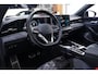 Volkswagen Passat R-line 150 PK DSG Panodak camera IQ Light Stoel-/stuurverwarming Apple Carplay R-Line int./ext. 19 Inch