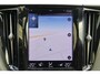 Volvo XC60 T8 Recharge AWD Inscription - Panorama/schuifdak - IntelliSafe Assist & Surround - Harman/Kardon audio - Adaptieve LED koplampen - Parkeercamera achter - Verwarmde voorstoelen, stuur & achterbank - Parkeersensoren voor & achter - Elektr. bedienb. voorstoelen met geheugen - Draadloze tel. lader - Standkachel - Extra getint glas - Elektr. inklapbare trekhaak - 19' LMV