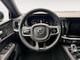 Volvo V60 2.0 T6 Plug-in hybrid AWD Plus Dark Trekhaak | Verwarmde voorruit | Sportstoelen | 360 graden camera |