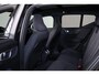Volvo EX40 Performance Ultra Black Edition 82 kWh - Panorama/schuifdak - IntelliSafe Assist & Surround - 360º Camera - Harman/Kardon audio - Verwarmde voorstoelen, stuur & achterbank - Parkeersensoren voor & achter - Elektr. bedienb. voorstoelen met geheugen links - Draadloze tel. lader - Warmtepomp - Extra getint glas - 20' LMV