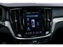 Volvo V60 2.0 T6 Plug-in hybrid AWD Ultra Dark | Panoramadak | Head Up Display | Donker Glas | Sportstoelen | Power Seats | Harman Kardon |