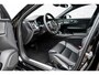 Volvo V60 2.0 T6 Plug-in hybrid AWD Ultra Dark | Schuif-/kanteldak | Head Up Display | Donker Glas | Sportstoelen | Power Seats | Harman Kardon |