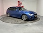 BMW 3-Serie Touring 320i M Sport, Estorilblauw, 19 inch M, Led, 1e eig, Cruise, Dealer onderhouden, Wegklapbare trekhaak, Telef, Blue tooth, Navi, Parkeersensoren, NL auto
