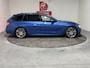 BMW 3-Serie Touring 320i M Sport, Estorilblauw, 19 inch M, Led, 1e eig, Cruise, Dealer onderhouden, Wegklapbare trekhaak, Telef, Blue tooth, Navi, Parkeersensoren, NL auto
