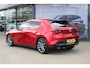 Mazda 3 2.0 e-SkyActiv-G M Hybrid 122 Luxury , Leder, i-Activesense Pack, 360 Camera, Bose, All Season, Apple Carplay, Android Auto, Adap.Cruise, Stoel/Stuurverwarming, LMV 18 Inch, PDC, LkA, BSM, HUD