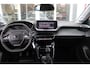 Peugeot 208 1.2 100PK ALLURE | CAMERA VOOR + ACHTER | PARKEERSENSOREN VOOR + ACHTER | DRAADLOZE APPLE CARPLAY/ANDROID AUTO | NAVIGATIE | DODEHOEK DETECTIE | CRUISE CONTROL | DAB+ RADIO | CLIMATE CONTROL | LED KOPLAMPEN |