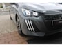Peugeot 208 1.2 100PK ALLURE | CAMERA VOOR + ACHTER | PARKEERSENSOREN VOOR + ACHTER | DRAADLOZE APPLE CARPLAY/ANDROID AUTO | NAVIGATIE | DODEHOEK DETECTIE | CRUISE CONTROL | DAB+ RADIO | CLIMATE CONTROL | LED KOPLAMPEN |