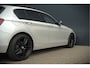 BMW 1-Serie 118i Sport Line Edition | Stoelverwarming | Cruise Control | Parkeersensoren | Navigatie | Groot Scherm | Digitale Tellers | Automaat | Keyless | Trekhaak | LED