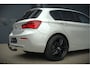 BMW 1-Serie 118i Sport Line Edition | Stoelverwarming | Cruise Control | Parkeersensoren | Navigatie | Groot Scherm | Digitale Tellers | Automaat | Keyless | Trekhaak | LED
