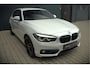 BMW 1-Serie 118i Sport Line Edition | Stoelverwarming | Cruise Control | Parkeersensoren | Navigatie | Groot Scherm | Digitale Tellers | Automaat | Keyless | Trekhaak | LED