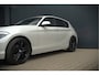 BMW 1-Serie 118i Sport Line Edition | Stoelverwarming | Cruise Control | Parkeersensoren | Navigatie | Groot Scherm | Digitale Tellers | Automaat | Keyless | Trekhaak | LED