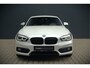 BMW 1-Serie 118i Sport Line Edition | Stoelverwarming | Cruise Control | Parkeersensoren | Navigatie | Groot Scherm | Digitale Tellers | Automaat | Keyless | Trekhaak | LED