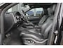 Porsche Cayenne S 2.9 S 441pk Panoramadak Trekhaak elektrisch Comfortstoelen Black edition Luchtvering DAB Sfeerverlichting