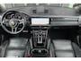 Porsche Cayenne S 2.9 S 441pk Panoramadak Trekhaak elektrisch Comfortstoelen Black edition Luchtvering DAB Sfeerverlichting