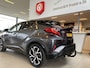 Toyota C-HR / C-HR+ 1.8 Hybrid Bi-Tone,Automaat,Navigatie,Achteruitrijcamera,Climate&Cruisecontrol Adaptief,Trekhaak,Spraakbediening,Keyless,Stoelverwarming,V&A Sensoren,DAB,Dealer Onderhouden,18 Inch Lmv