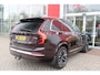 Volvo XC90 2.0 T8 456PK PHEV AWD PLUS BRIGHT | LUCHTVERING VOOR / ACHTER MET FOUR-C SETTINGS  | PANORAMISCH SCHUIF / KANTELDAK | EXTRA GETINT GLAS OP DE ACHTER PORTIEREN | BOWERS & WILKINS HIFI PREMIUM AUDI SYSTEEM INCLUSIEF FRESH AIR SUBWOOFER  | NAVIGATIE SYSTEEM BY GOOGLE MAPS | 360° CAMERA | ELEKTRISCH WEGKLAPBARE TREKHAAK | HEAD-UP DISPLAY | COMFORT STOELEN MET MASAGE FUNCTIE | STOEL VERWARMING EN VENTILATIE | ELEKTRISCH VERSTELBARE COMFORT STOEL MET GEHEUGEN EN ELEKTRISCH VERSTELBARE ZIJWANGEN | GEPERFOREERD NAPPA LEDER BEKLEDING BLOND / CHARCOAL | ACHTERBANK VERWARMING | NUBUCK HEMELBEKLEDING | ORREFORS KRISTALLEN POOKKNOP | GREY ASH HOUT INLEG | GELAMINEERDE ZIJRUITEN EN ACHTERRUIT | ZONGORDIJNEN ACHTERPORTIEREN | 21" 8-MULTI SPAAKS BLACK DIAMOND CUT VELGEN | DODEHOEKDETECTIE | 4-ZONE CLIMATE CONTROL | KEYLESS ENTRY / START | DRAADLOZE TELEFOONLADER | APPLE CARPLAY / ADROID AUTO | ELEKTRISCHE ACHTERKLEP | SFEER VERLICHTING | MATRIX LED KOPLAMPEN |