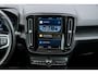 Volvo C40 Recharge Core 69 kWh | Cruise Control | Panoramadak | Trekhaak | Parkeercamera | Uitschuifbare Beensteunen | All-Season Banden |