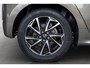 Toyota Yaris 1.5 Hybrid First Edition | Achterbank in delen neerklapbaar | Achteruitrijcamera | Apple Carplay/Android Auto|telefoonintegratie premium