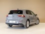 Volkswagen Golf 1.0 TSI Life / 110pk / Adaptieve cruise control / Apple CarPlay / Getint glas /