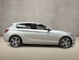 BMW 1-Serie 118i Sport Line Automaat (VIRTUAL COCKPIT, NAVIGATIE, ZWART HEMEL, CLIMATE, PARKEERSENSOREN, SPORTSTOELEN, CRUISE, NIEUWE APK, NIEUWSTAAT)