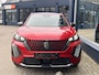 Peugeot 2008 1.2 Hybrid 145 Allure | Automaat Hybride | Navigatie | Keyless Entry | Adaptieve Cruise Control | Draadloze Telefoon Lader | 360 Graden Camera | Parkeersensoren V+A | Hoge Zitpositie | Dode Hoek Detectie | Climate Control |  LED Verlichting | 17" Lichtmetalen Velgen |