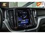 Volvo XC60 2.0 Recharge T6 AWD R-Design | Panorama dak | Dechrome | PDC