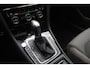 Volkswagen Golf 1.5 TSI Highline Business R-line Automaat Panoramadak/Apple Carplay/Navigatie/Digitale Cockpit/Achteruitrijcamera/Stoelverwarming/Adaptieve Cruise Control/Parkeersensoren Voor+Achter/Lane Assist/Bots waarschuwing/Dodehoek Waarschuwing/Bluetooth/Automatisc