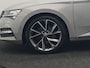 Skoda Superb Combi 1.4 TSI iV Sportline Business PHEV 218pk Dealer O.H. | Trekhaak Af Fabriek | Panodak | Adaptive Cruise | Camera | Alcantara Sportstoelen Verwarmd | Sfeerverlichting | Keyless | Stuur Verwarmd | Blis | Plug In Hybrid |