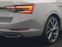 Skoda Superb Combi 1.4 TSI iV Sportline Business PHEV 218pk Dealer O.H. | Trekhaak Af Fabriek | Panodak | Adaptive Cruise | Camera | Alcantara Sportstoelen Verwarmd | Sfeerverlichting | Keyless | Stuur Verwarmd | Blis | Plug In Hybrid |