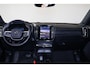 Volvo EC40 Extended Range Plus Black Ed. 82 kWh - IntelliSafe Assist & Surround - 360º Camera - Verwarmde voorstoelen, stuur & achterbank - Parkeersensoren voor & achter - Elektr. bedienb. bestuurdersstoel met geheugen - Draadloze tel. lader - Warmtepomp - Extra getint glas - 20' LMV