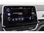 Volkswagen T-Roc 1.5-150pk R-Line Edition DSG-AUTOMAAT ! Gun u het comfort van een automaat ! Slechts 19.000km ! Stoel- en voorraamverw., IQ-light, Adaptieve cruise cntrl, Navigatie by Apple Carplay/Android auto, Autm. airco dual, Camera, Elektr. achterklep etc.