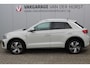 Volkswagen T-Roc 1.5-150pk R-Line Edition DSG-AUTOMAAT ! Gun u het comfort van een automaat ! Slechts 19.000km ! Stoel- en voorraamverw., IQ-light, Adaptieve cruise cntrl, Navigatie by Apple Carplay/Android auto, Autm. airco dual, Camera, Elektr. achterklep etc.