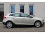 Volvo V40 Cross Country T3 Nordic+ Automaat | 100% Dealeronderhouden | 1e Eigenaar | Trekhaak | Stoelverwarming | Lichtmetalen velgen | Navigatie | Bluetooth | Koplampsproeiers