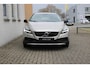 Volvo V40 Cross Country T3 Nordic+ Automaat | 100% Dealeronderhouden | 1e Eigenaar | Trekhaak | Stoelverwarming | Lichtmetalen velgen | Navigatie | Bluetooth | Koplampsproeiers