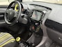 Peugeot 108 1.0 e-VTi Collection / All Seasonbanden / Camera / Apple CarPlay/Android Auto / Lichtmetalen Velgen / Climate Control / Keyless Entry & Go / Bluetooth /