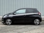 Peugeot 108 1.0 e-VTi Collection / All Seasonbanden / Camera / Apple CarPlay/Android Auto / Lichtmetalen Velgen / Climate Control / Keyless Entry & Go / Bluetooth /