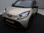 Toyota Aygo X 1.0 VVT-i S-CVT Premium AUTOMAAT / Navigatie / Adaptieve Cruise / JBL / Stoelverwarming / Achteruitrijcamera / Parkeersensoren / Dealeronderhouden / Airco Climate control / Apple CarPlay & Android Auto /