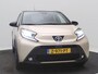 Toyota Aygo X 1.0 VVT-i S-CVT Premium AUTOMAAT / Navigatie / Adaptieve Cruise / JBL / Stoelverwarming / Achteruitrijcamera / Parkeersensoren / Dealeronderhouden / Airco Climate control / Apple CarPlay & Android Auto /