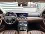Mercedes-Benz E-klasse 200 Ambition | Panoramadak | Nappaleder bruin | Achteruitrijcamera | Memory pakket | Head-up Display | Stoelverwarming + ventilatie | Sfeerverlichting