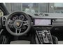 Porsche Cayenne Coupé 3.0 E-Hybrid 462PK Krijtgrijs SportDesign Burmester Luchtvering *SOH 92%* Lightweight Package Carbon Dak 4-wielsturing NLauto