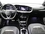 Opel Mokka-e Ultimate 50-kWh 11kw bl. / SoH 100% / Stuur en Stoelverwarming / Adaptieve Cruise / Trekhaak / Apple Carplay / Dealeronderhouden / 1ste Eigenaar / Navigatie / Apple CarPlay & Android Auto / 3-fase laden / Warmtepomp /
