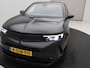 Opel Mokka-e Ultimate 50-kWh 11kw bl. / SoH 100% / Stuur en Stoelverwarming / Adaptieve Cruise / Trekhaak / Apple Carplay / Dealeronderhouden / 1ste Eigenaar / Navigatie / Apple CarPlay & Android Auto / 3-fase laden / Warmtepomp /