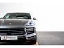 Porsche Cayenne 3.0 E-Hybrid Trekhaak - Panoramadak - Porsche InnoDrive inc adaptieve cruise control - 3D-Surround View - BOSE - Sport Chrono - Stuurbekrachtiging Plus - Comfortstoelen - Privacybeglazing -