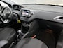 Peugeot 208 Allure 82pk | Navigatie | Climate Control | Cruise Control | Parkeersensoren | Armsteun | Apple Carplay / Android Auto | Bluetooth | Elektrisch inklapbare spiegels | Automatisch dimlicht | Regensensor | All seasonbanden | 16" lichtmetalen velgen |