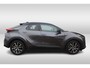 Toyota C-HR / C-HR+ 1.8 Hybrid 140 Team D All weather banden l Stuur + Stoel verwarming l Dodehoek sensor l Navi l Apple/ Android carplay l Adaptief cruise controll Lane Assist